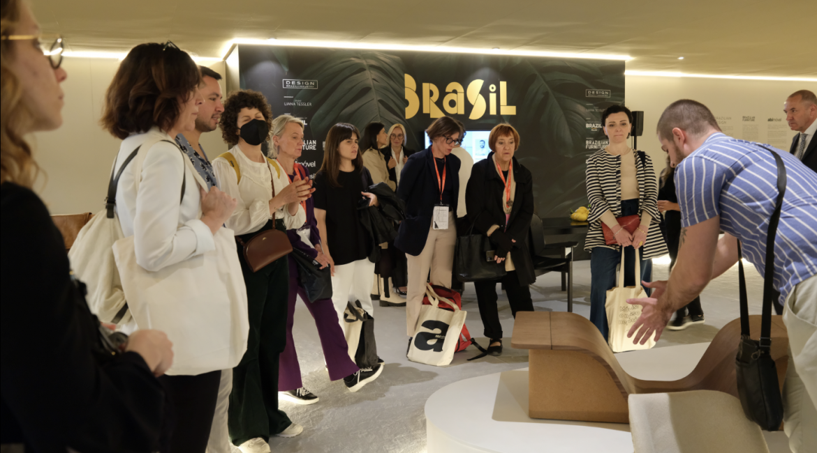 Profissionais da imprensa mundial visitam ações brasileiras na Semana de Design de Milão 2023
