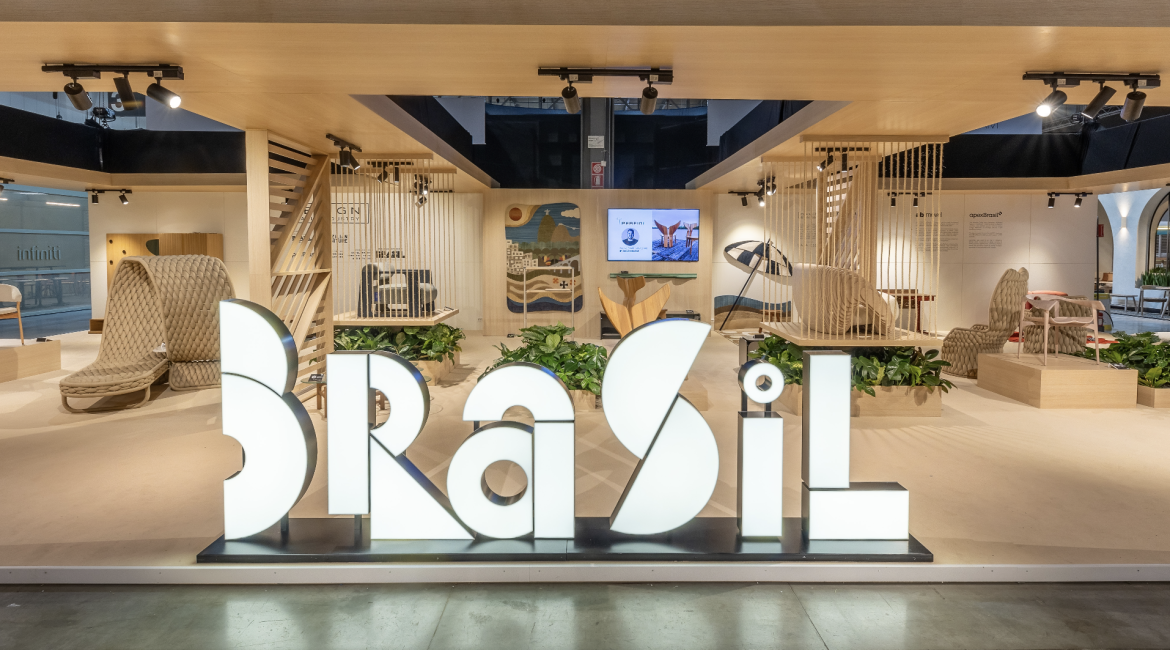 Attracting about 371,000 attendees, Brazilian furniture stood out at the forefront of world trends presented at iSaloni 2024